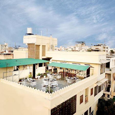 The Kesar Niwas Hotel Udaipur Bagian luar foto