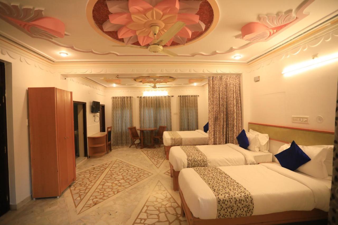The Kesar Niwas Hotel Udaipur Bagian luar foto