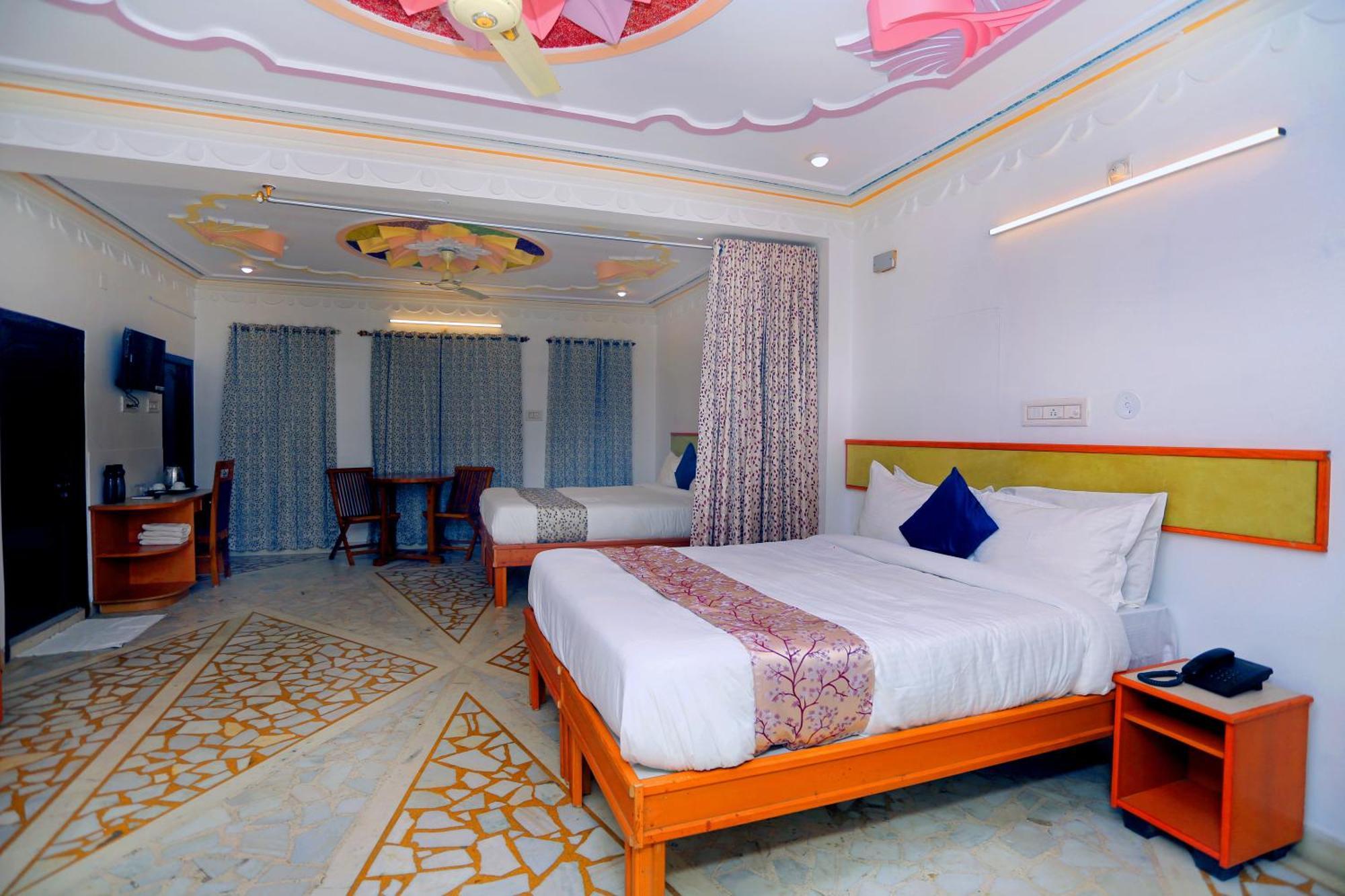The Kesar Niwas Hotel Udaipur Bagian luar foto