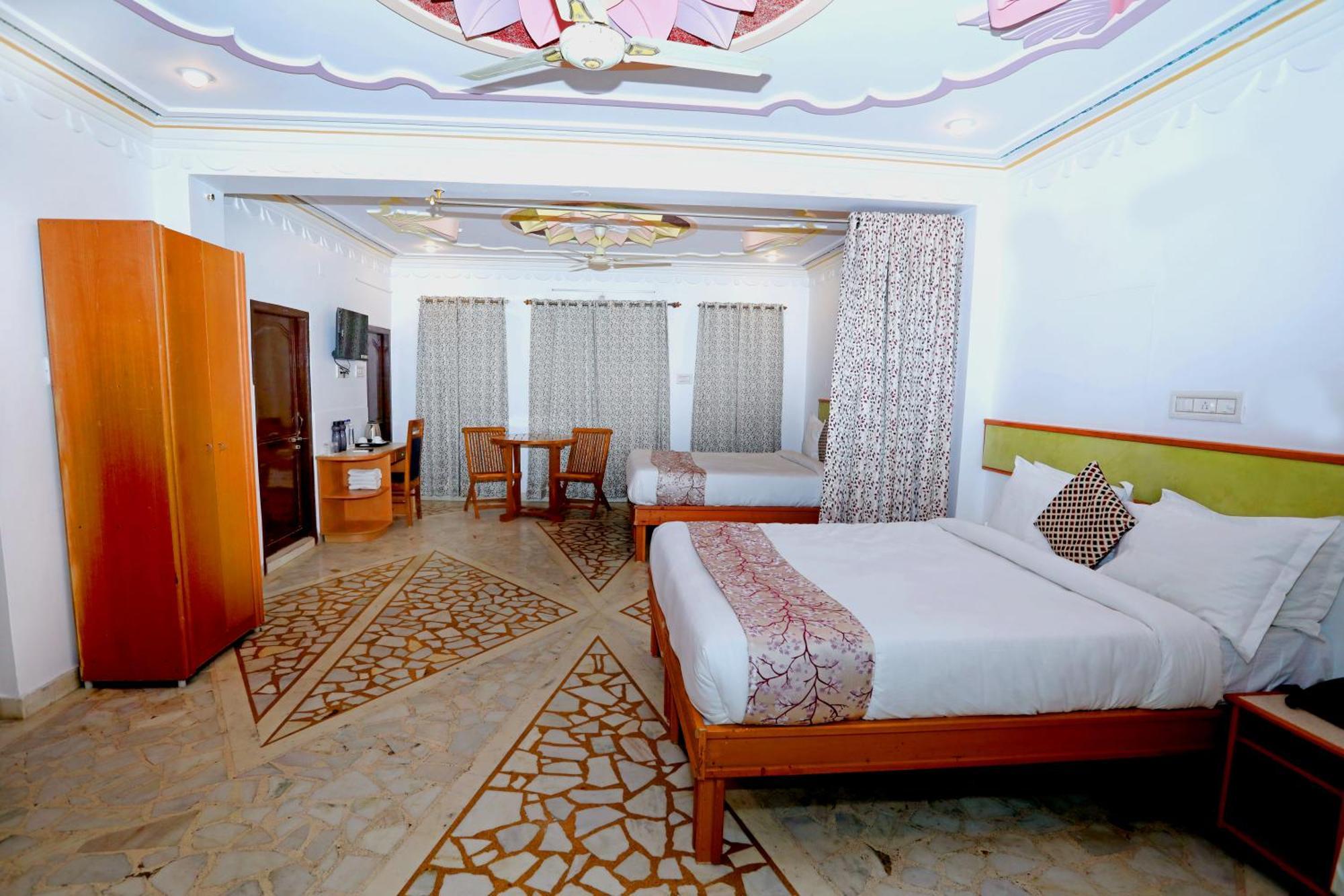The Kesar Niwas Hotel Udaipur Bagian luar foto