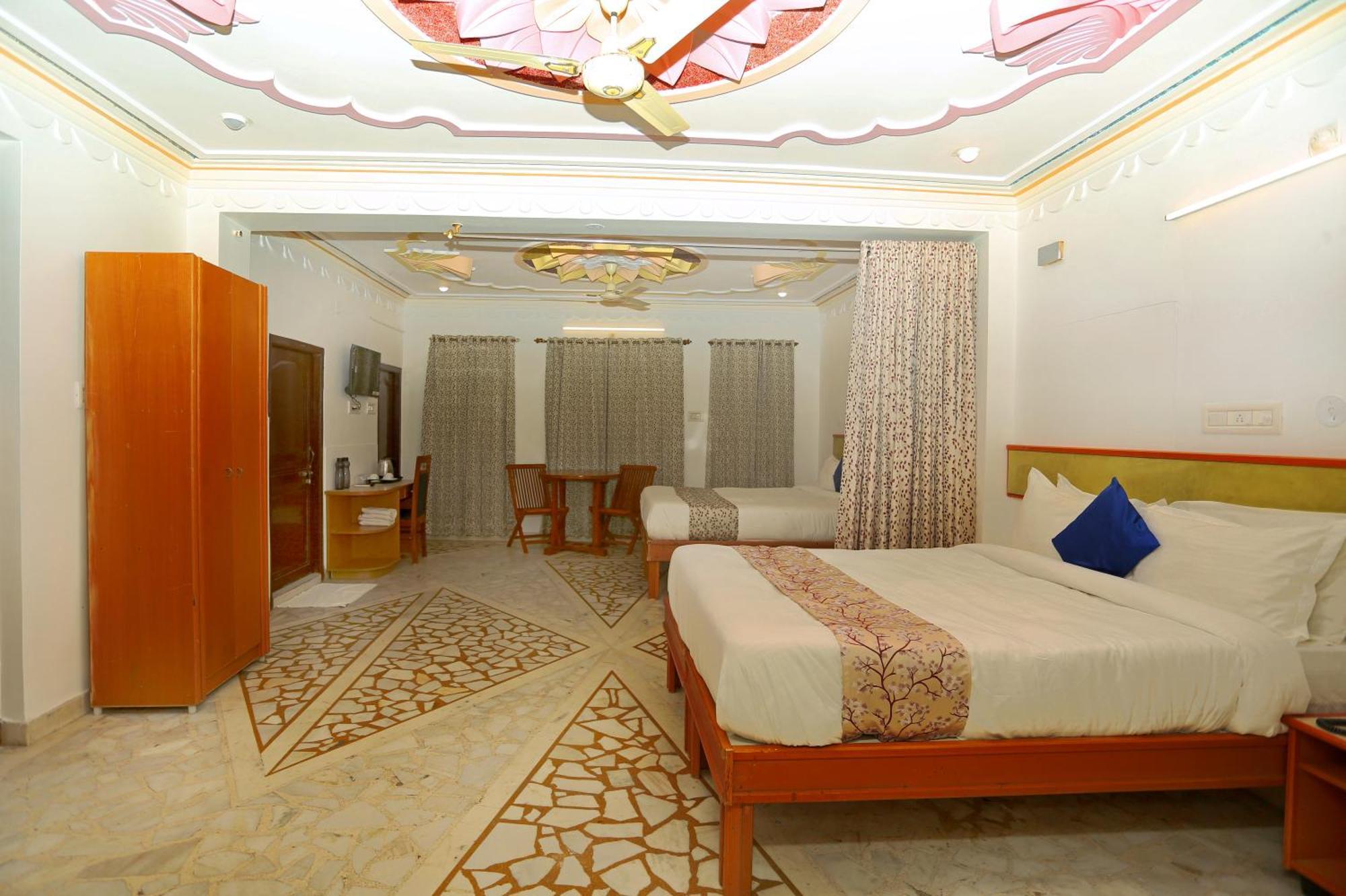 The Kesar Niwas Hotel Udaipur Bagian luar foto