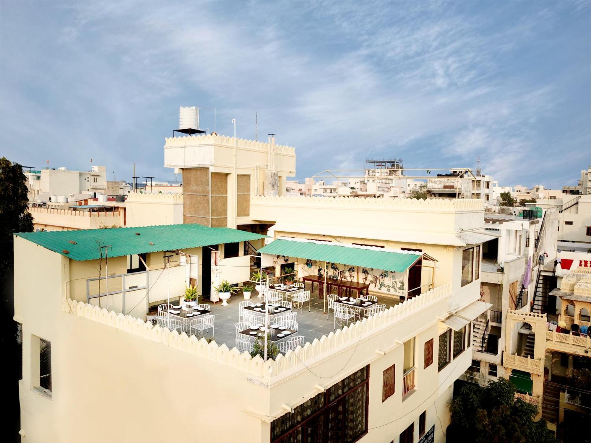 The Kesar Niwas Hotel Udaipur Bagian luar foto